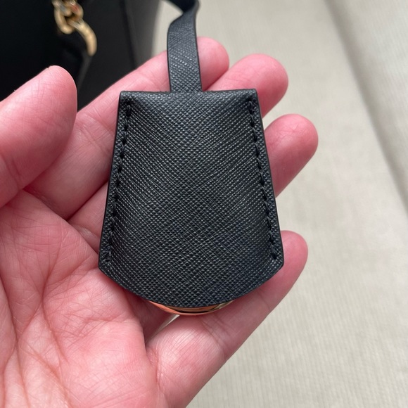 Beautiful Black and Gold Bag and wallet Bundle by Michael Kors - Picture 3 of 10